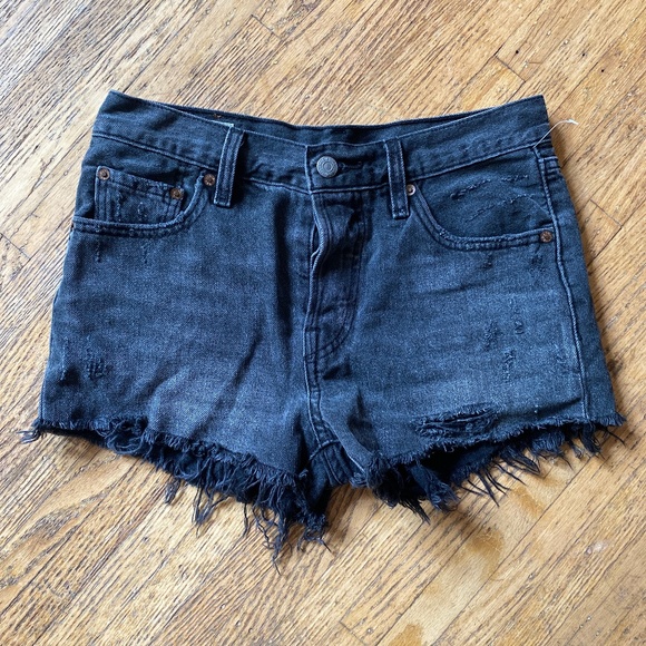Levi’s 501 black cut off shorts - Picture 1 of 4